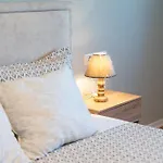 Emma 2br, 2 Bath & Balcony *