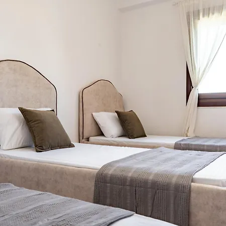 شقة Emma 2br, 2 Bath & Balcony تيرانا