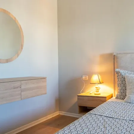 شقة Emma 2br, 2 Bath & Balcony تيرانا