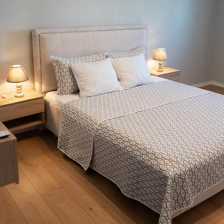 شقة Emma 2br, 2 Bath & Balcony تيرانا