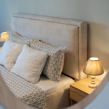 Emma 2br, 2 Bath & Balcony شقة تيرانا