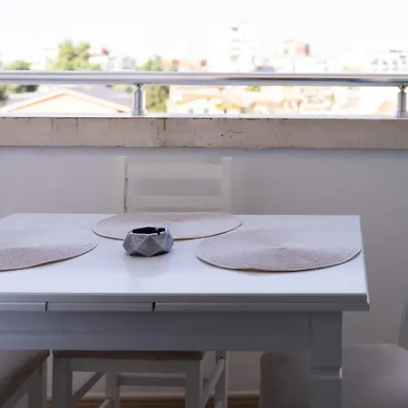 شقة Emma 2br, 2 Bath & Balcony تيرانا