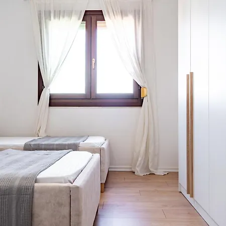 شقة Emma 2br, 2 Bath & Balcony *