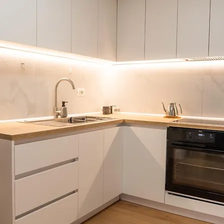 شقة Emma 2br, 2 Bath & Balcony *