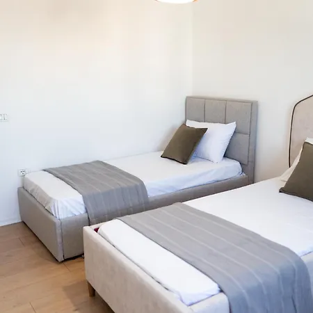 Emma 2br, 2 Bath & Balcony تيرانا