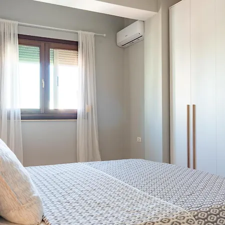 Daire Emma 2br, 2 Bath & Balcony