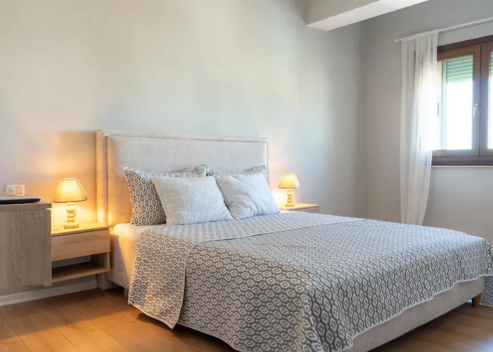 Emma 2br, 2 Bath & Balcony * Tirana