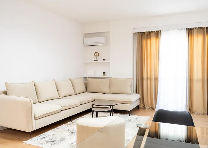 Emma 2br, 2 Bath & Balcony *