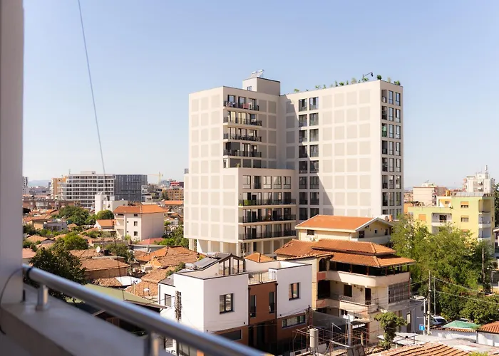 Emma 2br, 2 Bath & Balcony Appartement