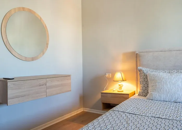 Lägenhet Emma 2br, 2 Bath & Balcony Tirana