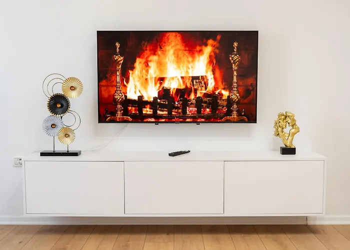 Emma 2br, 2 Bath & Balcony Tirana