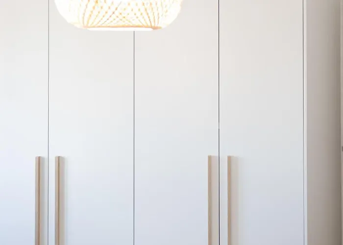 Emma 2br, 2 Bath & Balcony Appartement *