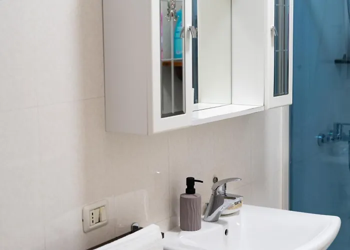 Emma 2br, 2 Bath & Balcony Tirana