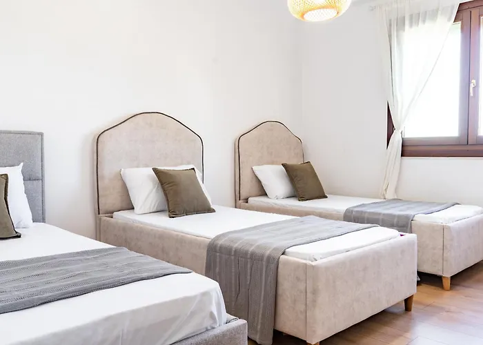 Emma 2br, 2 Bath & Balcony Appartement