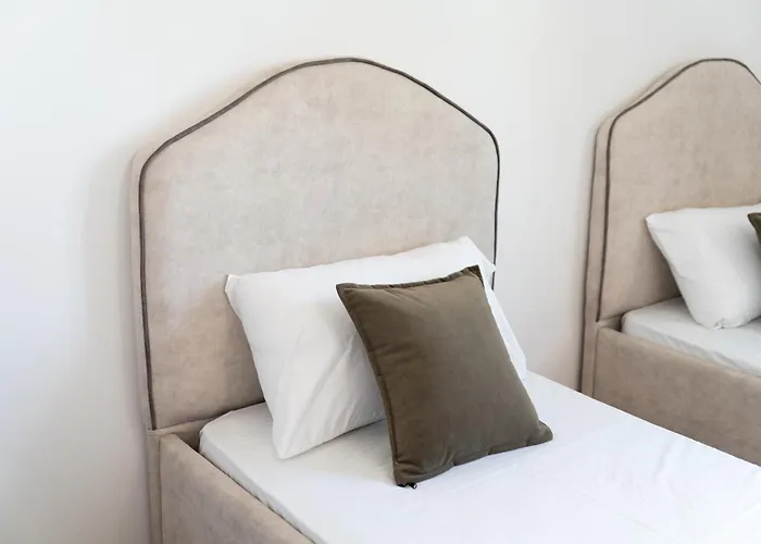 Emma 2br, 2 Bath & Balcony Appartement