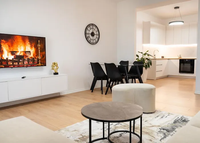 Emma 2br, 2 Bath & Balcony * Tirana