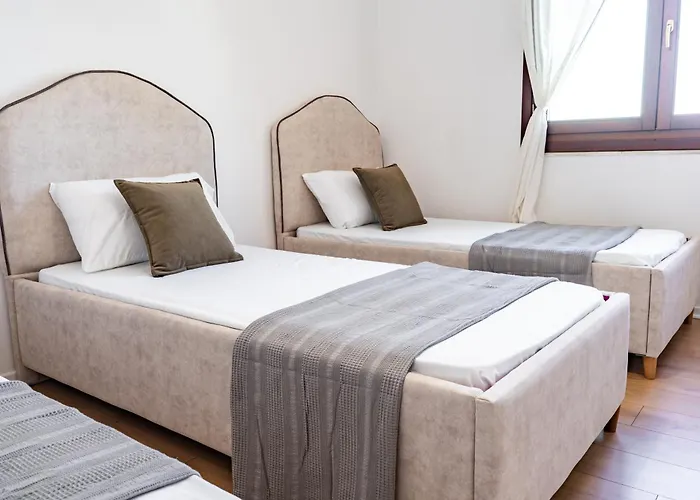 Lägenhet Emma 2br, 2 Bath & Balcony *