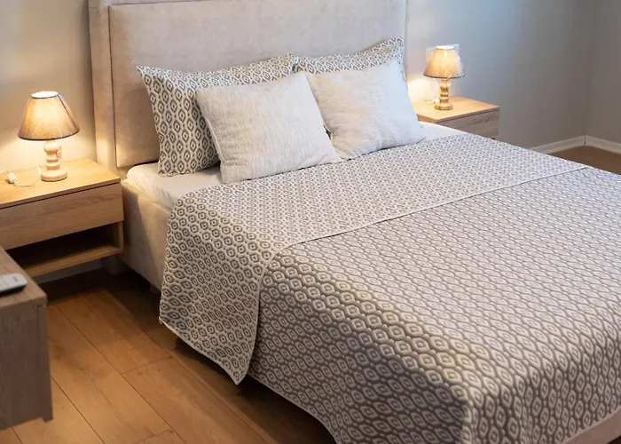 Apartamento Emma 2br, 2 Bath & Balcony Tirana