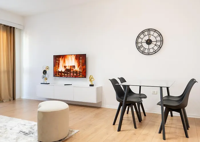 Emma 2br, 2 Bath & Balcony Tirana