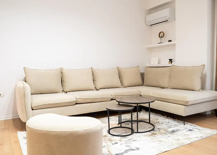 Emma 2br, 2 Bath & Balcony * Tirana